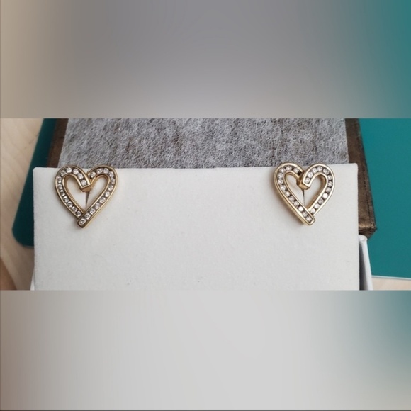 ⭐️10K Gold⭐️ Classic Diamond 💎 Heart 💗 Stud Earrings EUC - Picture 10 of 10